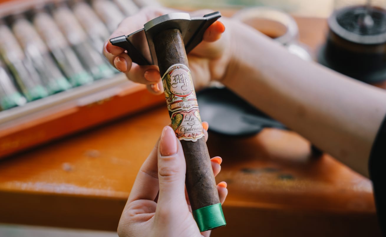 Types of Cigar Cutters: A Complete Guide for Cigar Enthusiasts