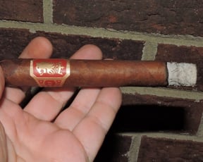Liga Undercrown Sun Grown Gran Toro Tubo